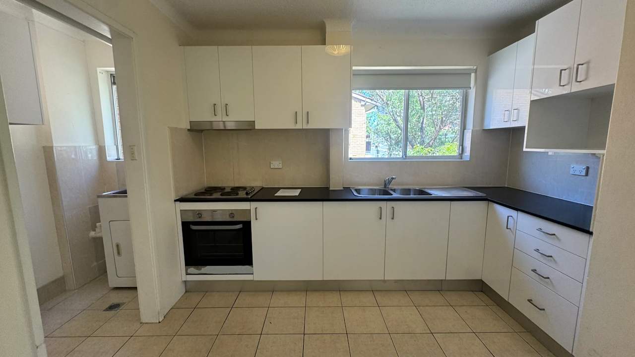 Unfurnished room in a flatshare