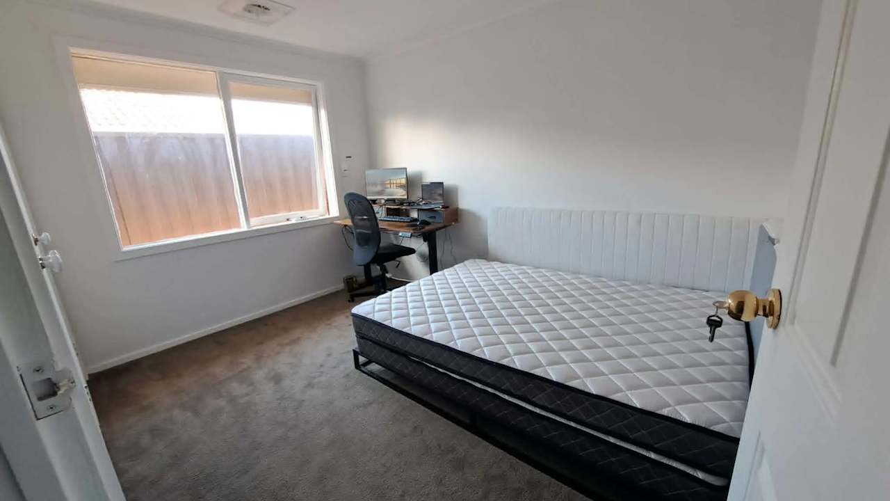 Room in a share house