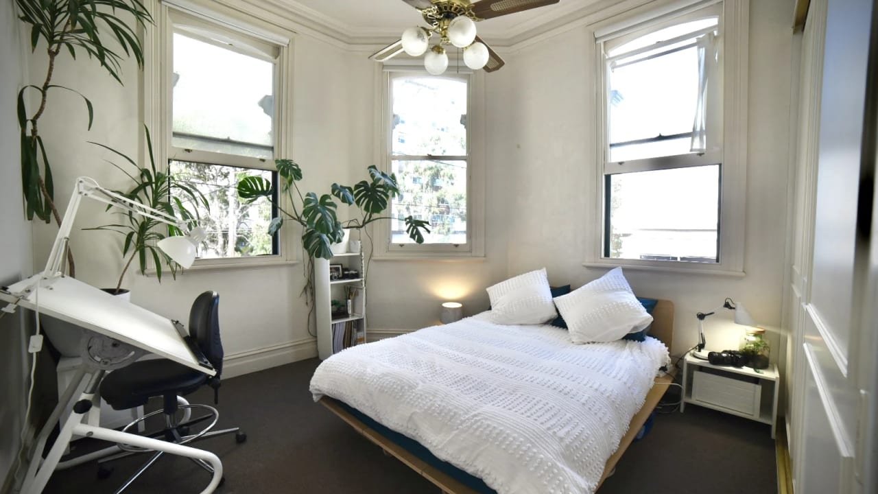 Room in a share house