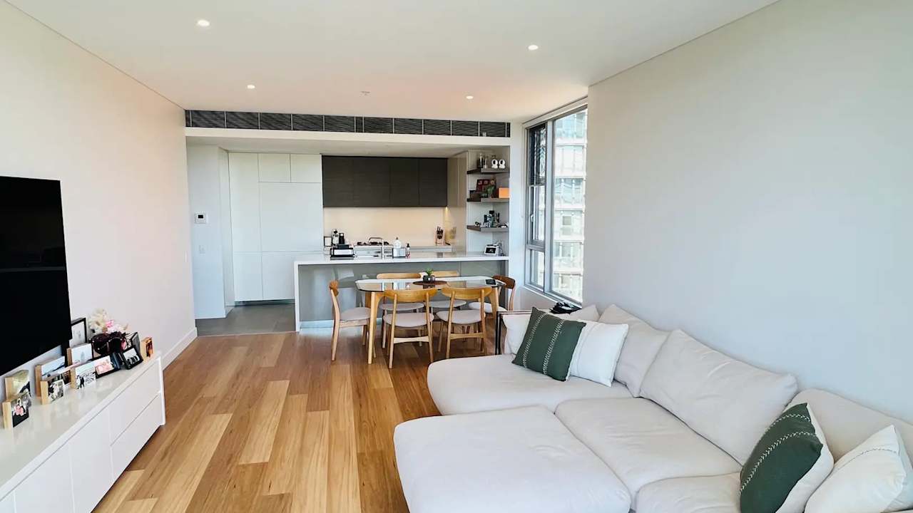 Furnished room with ensuite in a flatshare