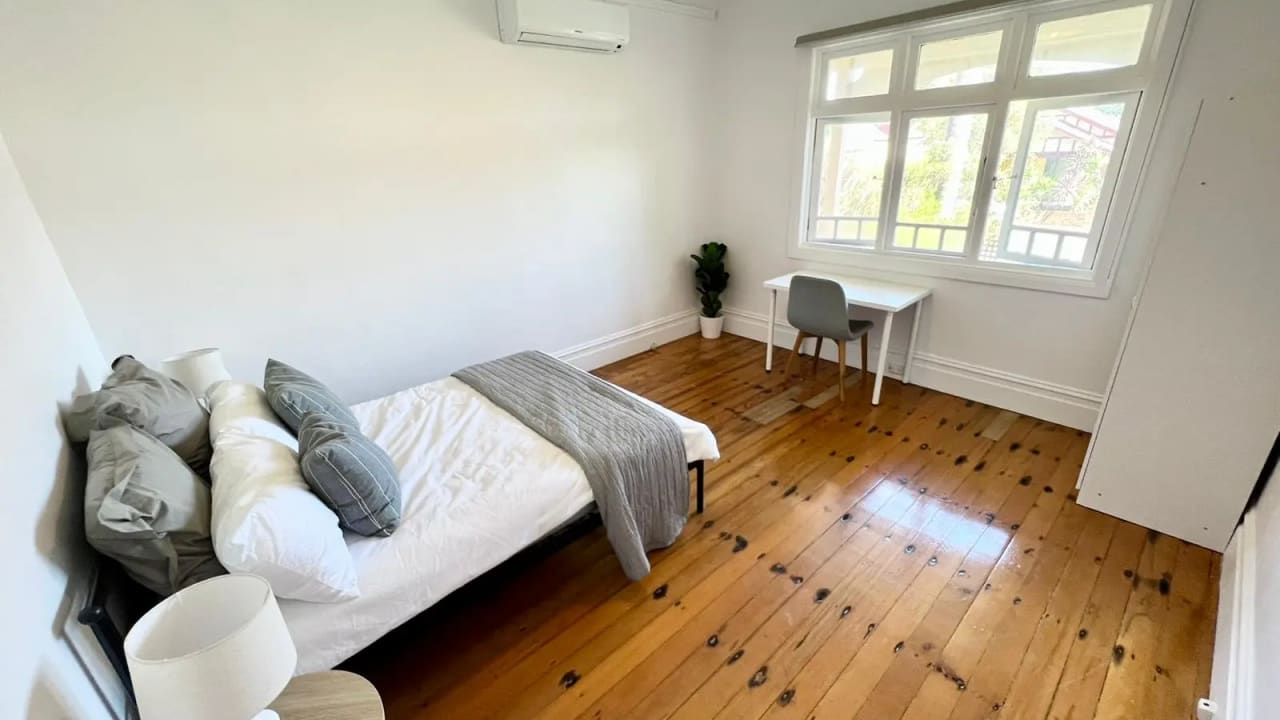 Room in a share house