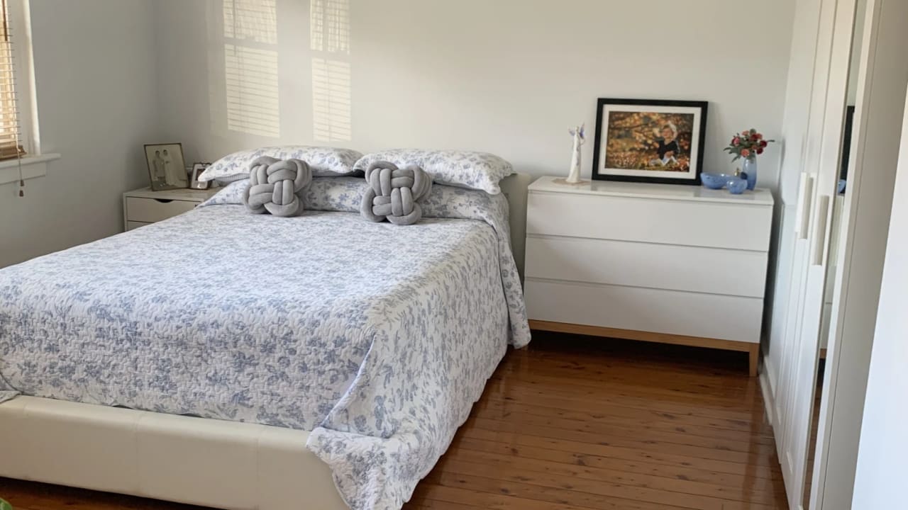 Furnished room in a share house