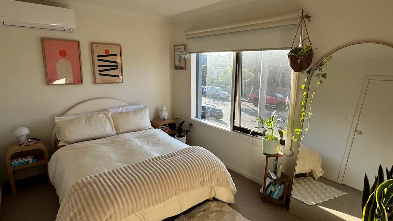 Room in a share house