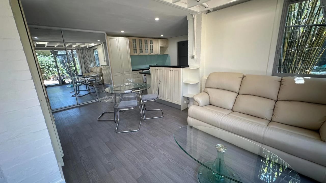 Whole property with 1 room for rent