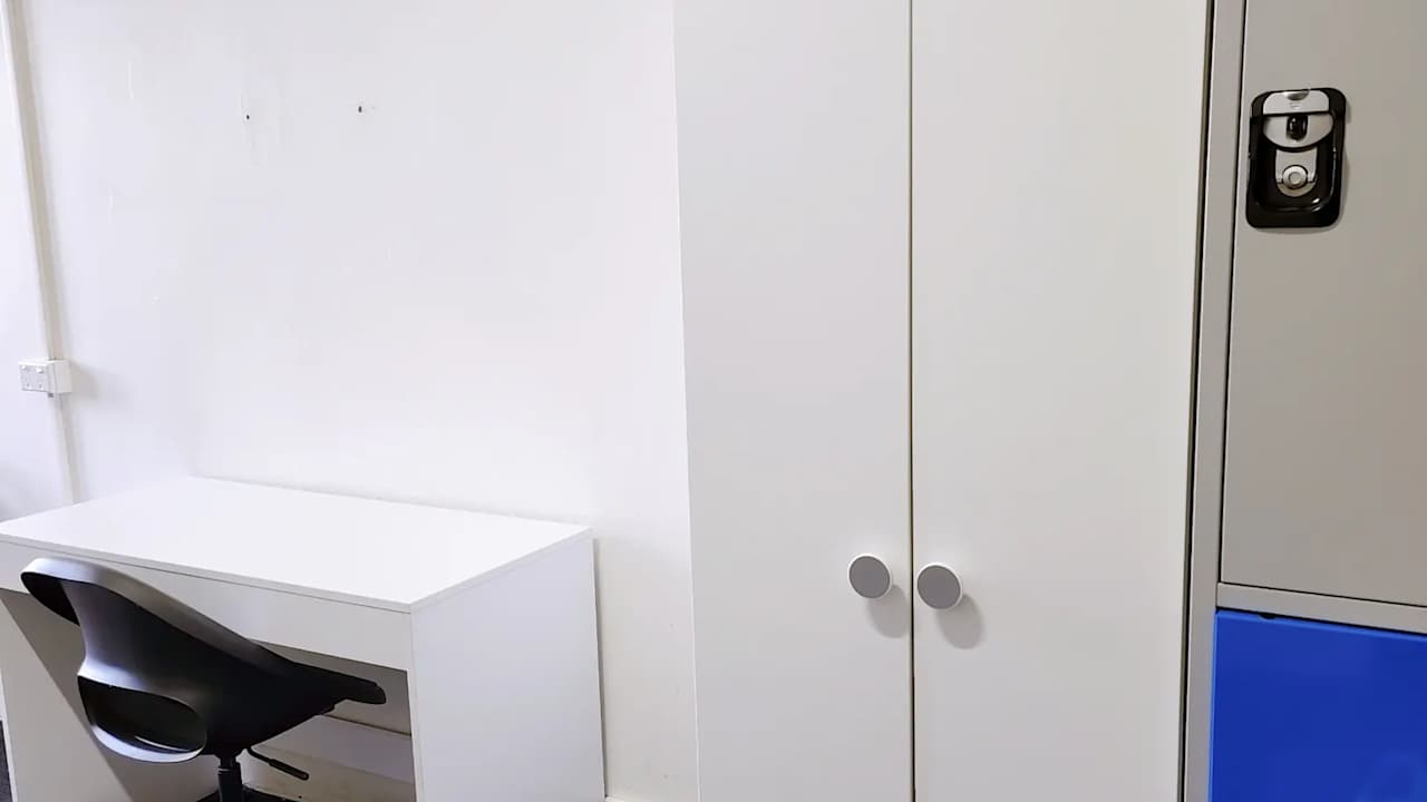 Furnished room in a flatshare