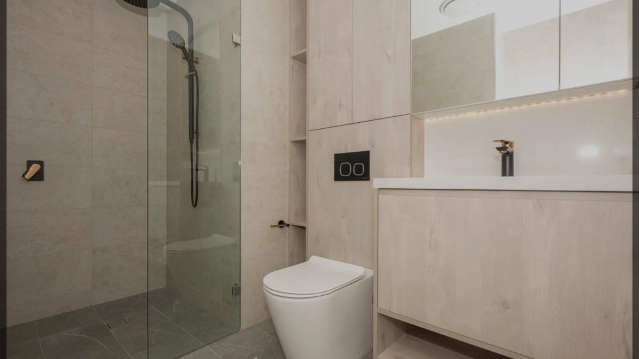 Furnished room with ensuite in a flatshare