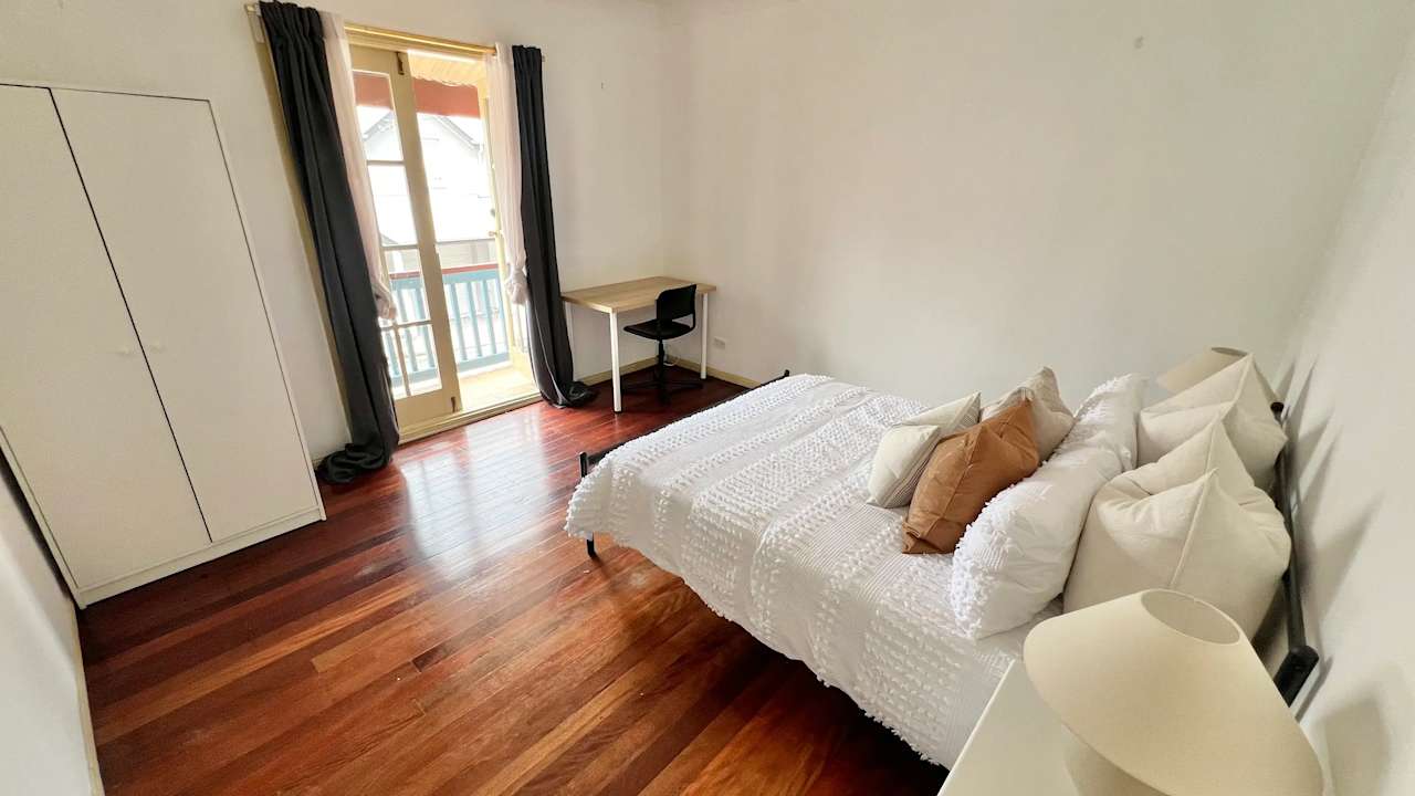 Room in a share house