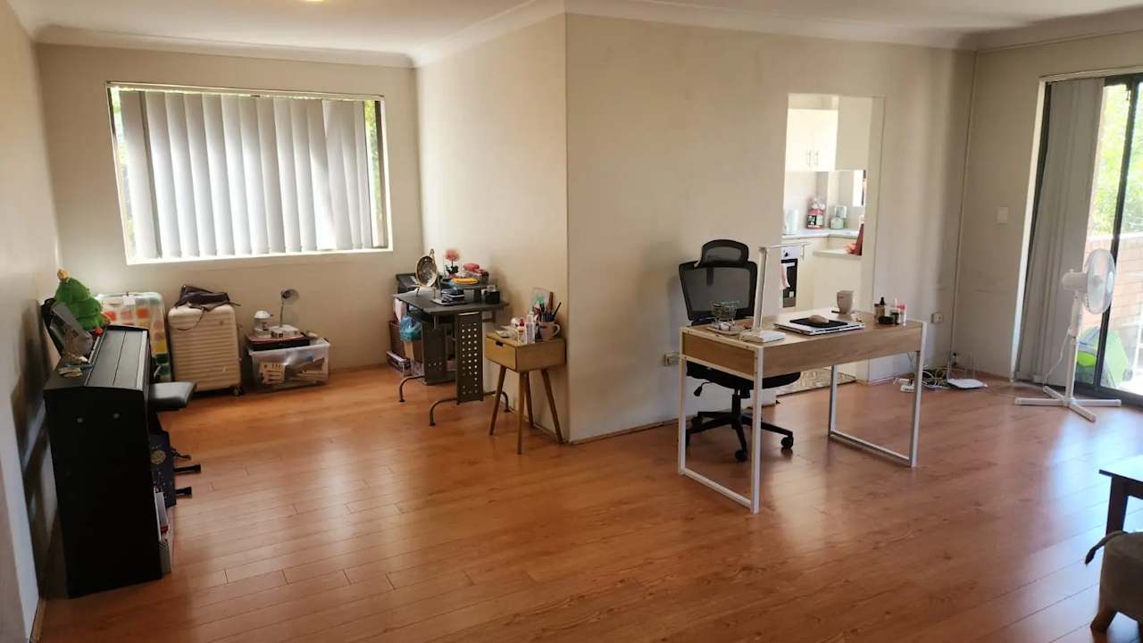 Unfurnished room in a flatshare