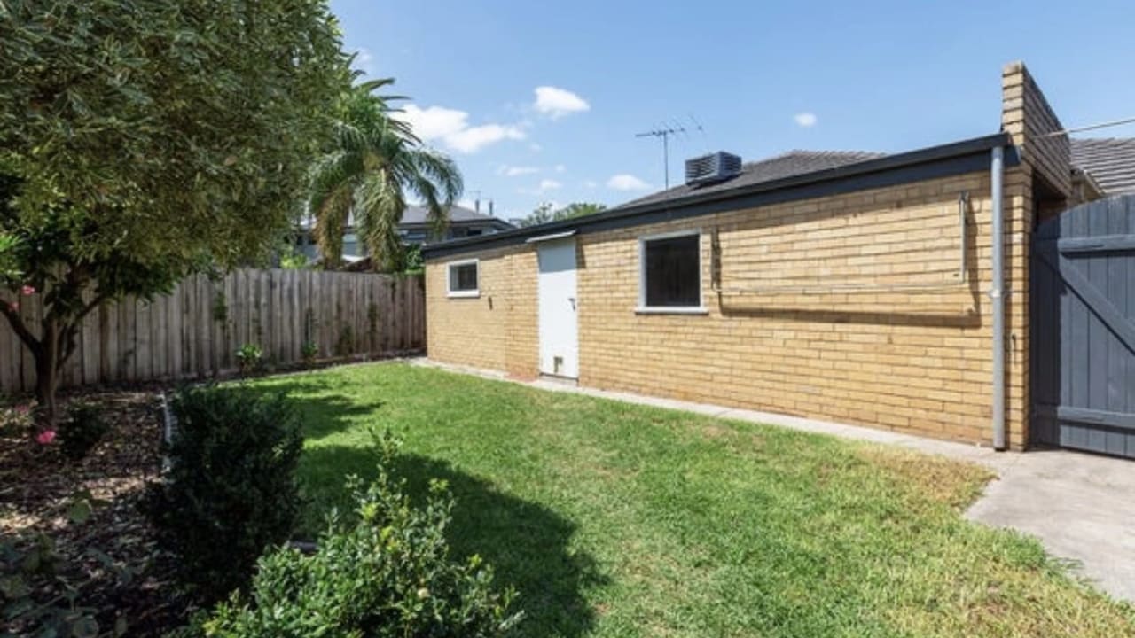 Unfurnished room in a share house