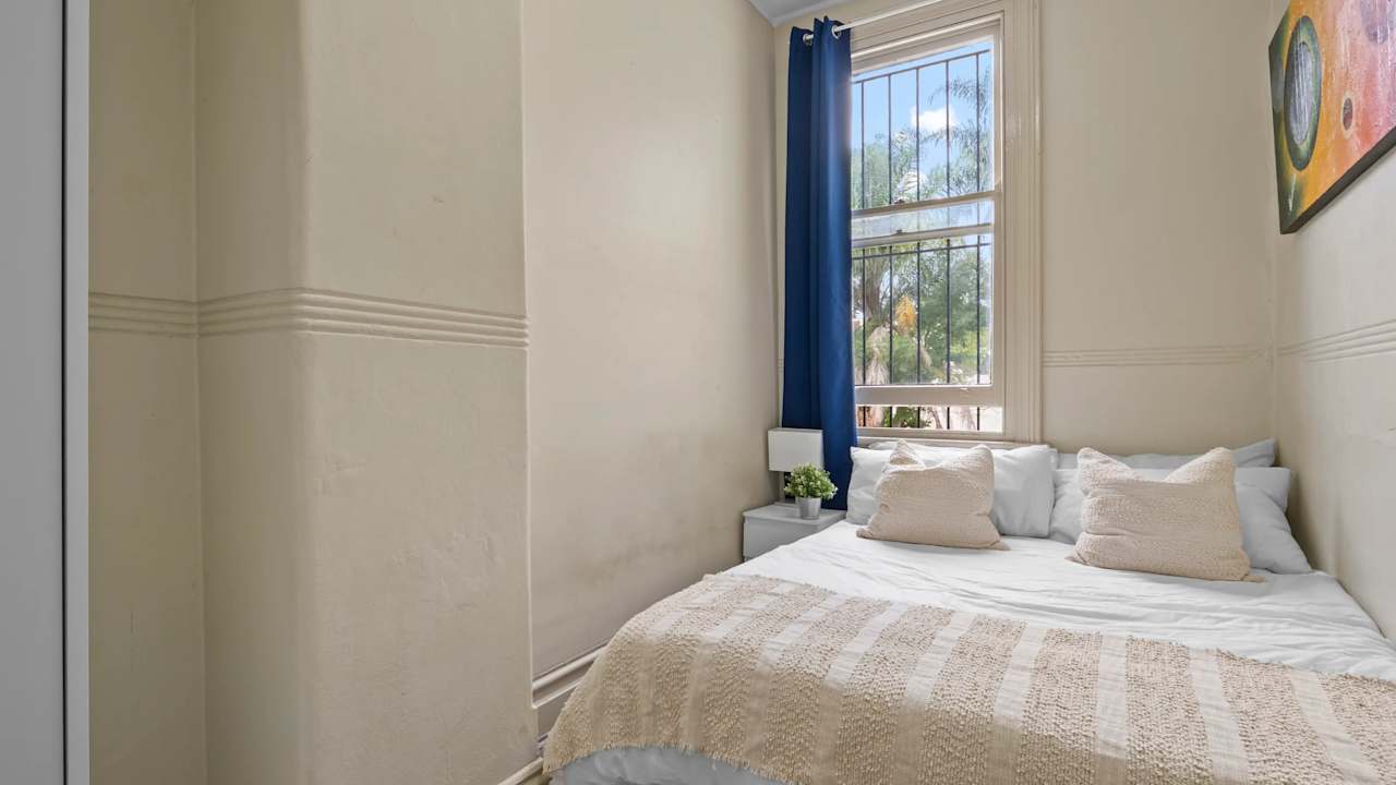 Furnished room in a flatshare