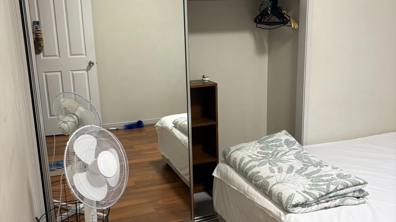 Furnished room in a share house