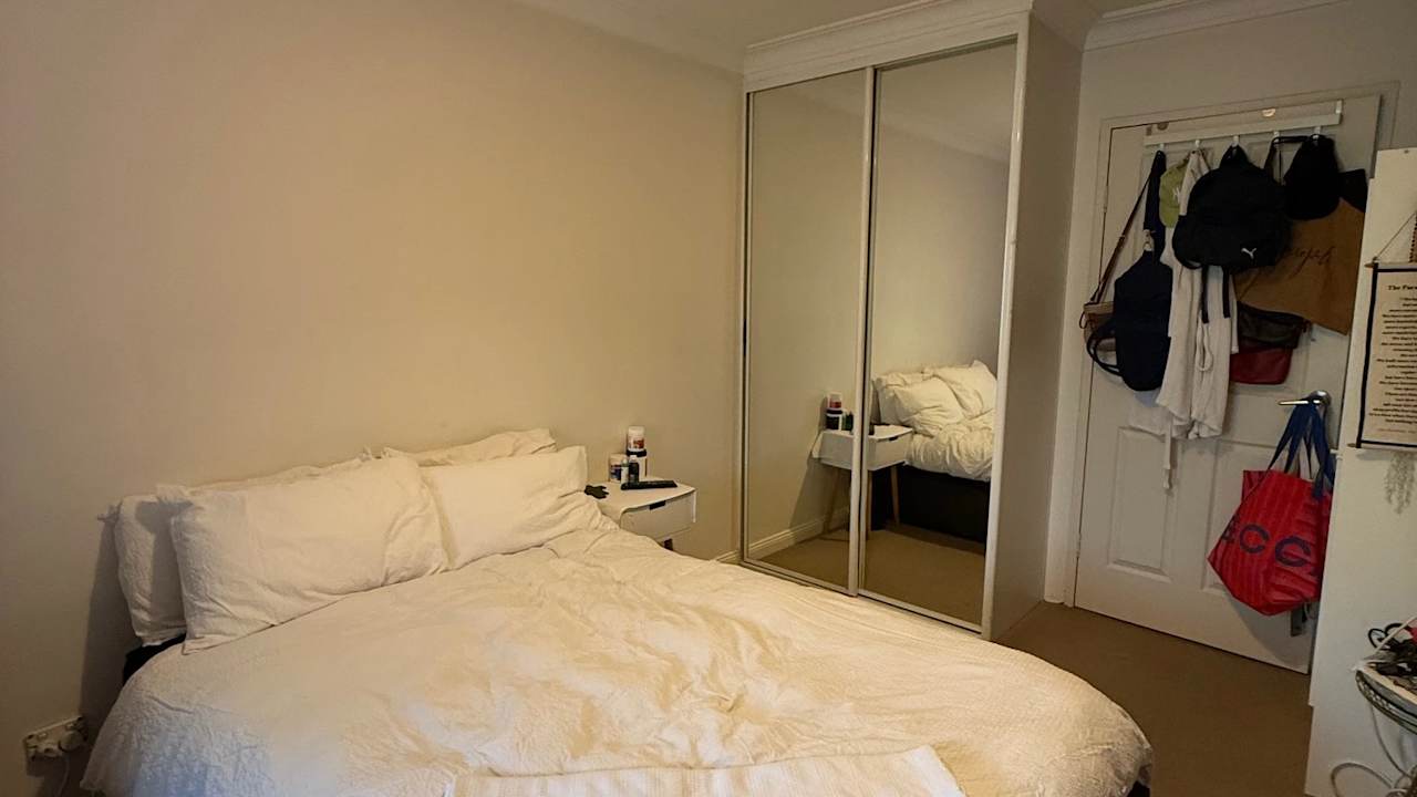 Unfurnished room in a flatshare