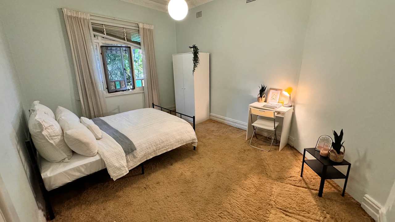 Furnished room in a share house