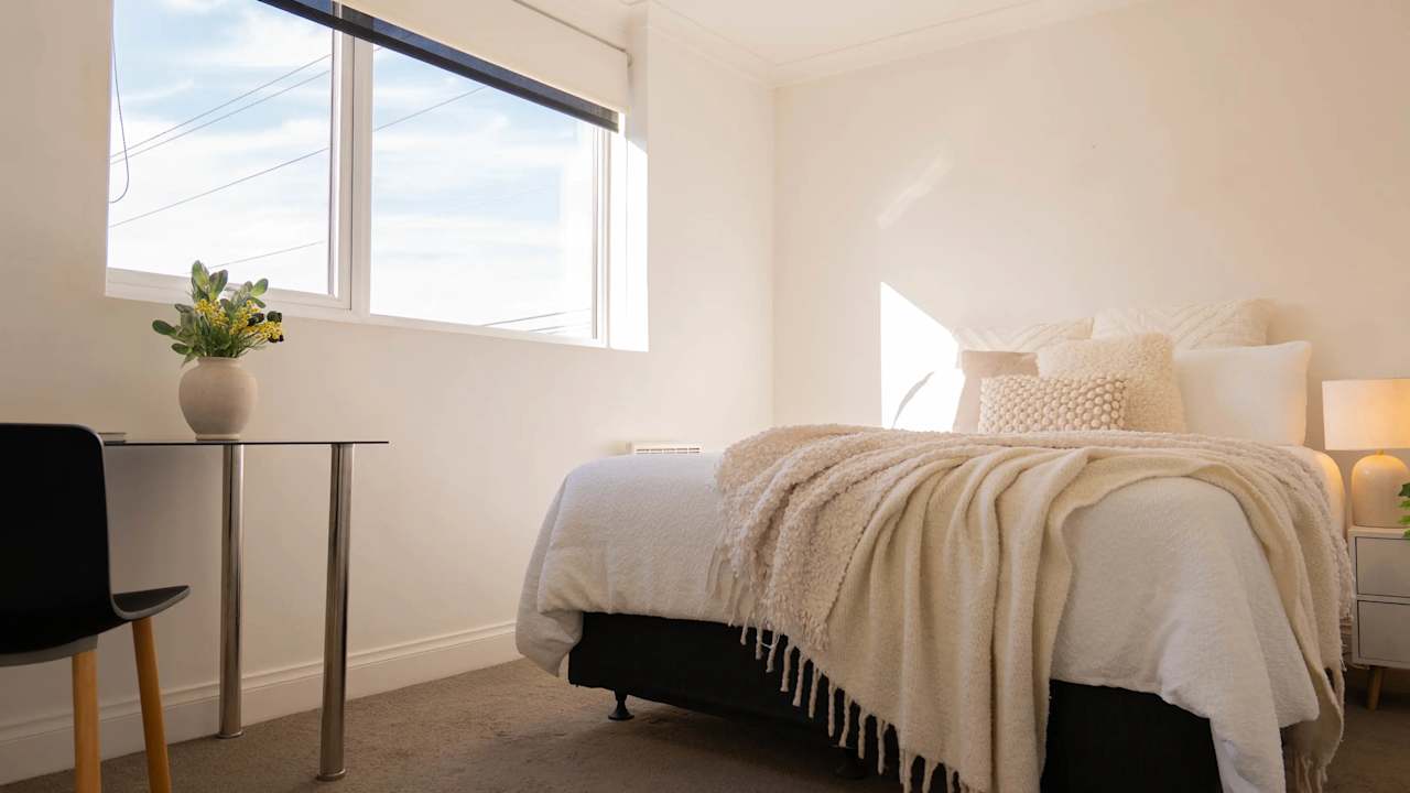 Furnished room in a flatshare