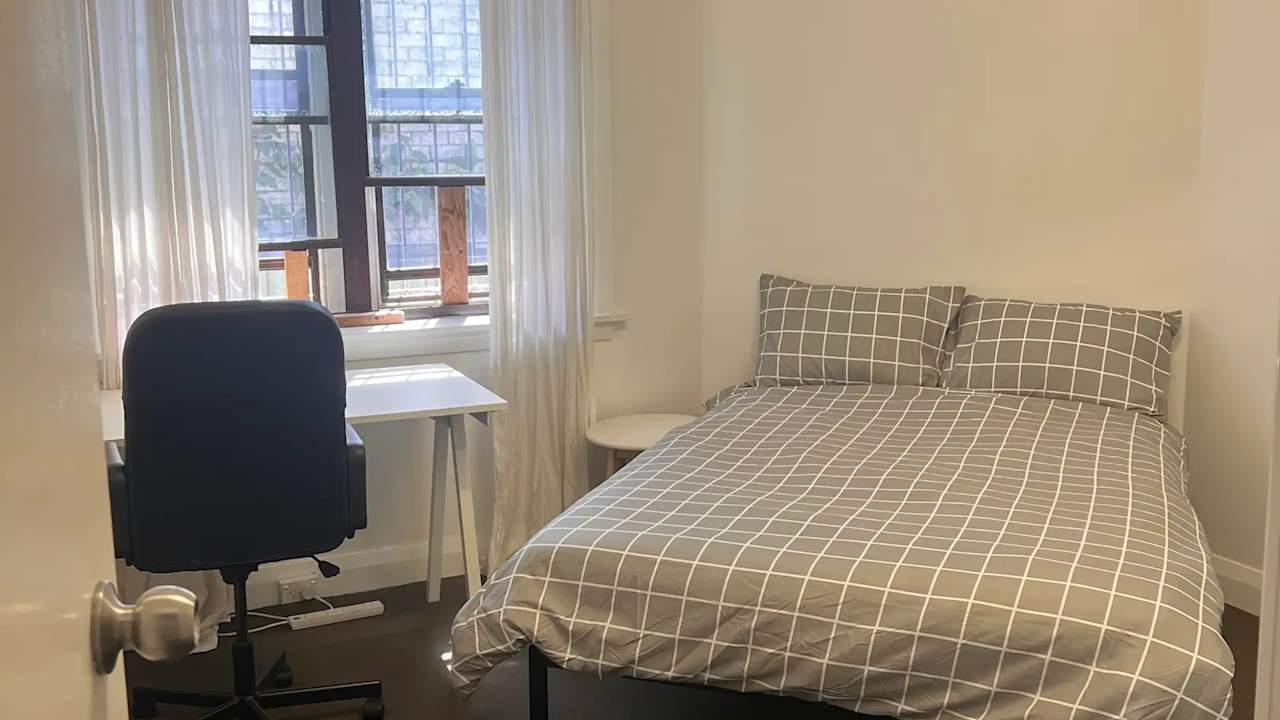 Furnished room in a share house