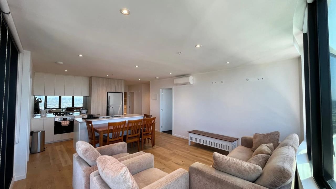 Furnished room with ensuite in a flatshare
