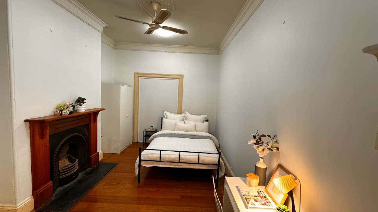 Furnished room in a flatshare
