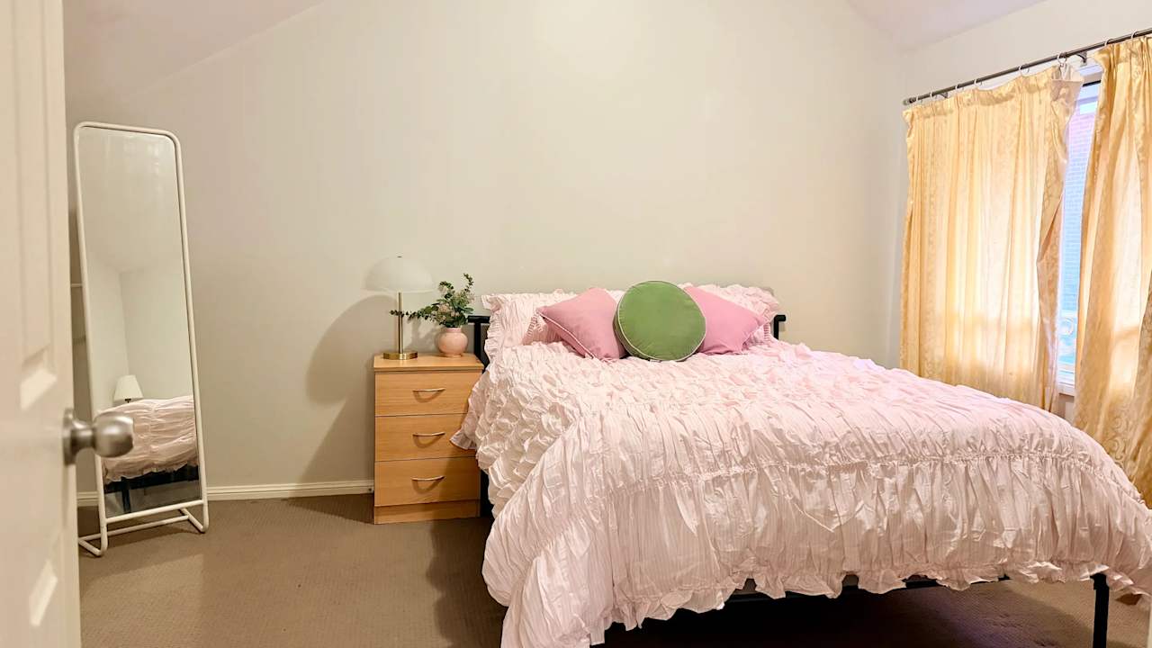 Furnished room in a share house