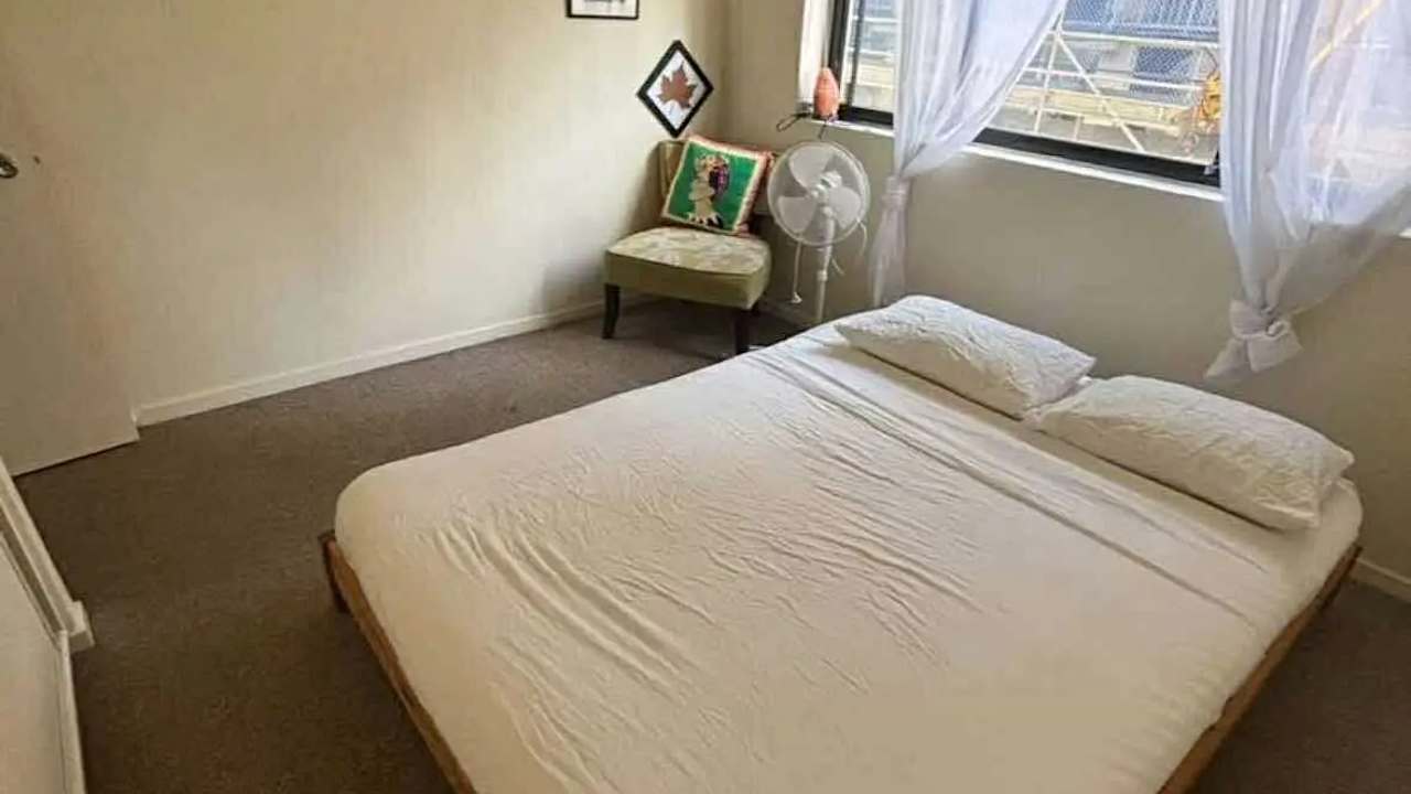Furnished room in a flatshare