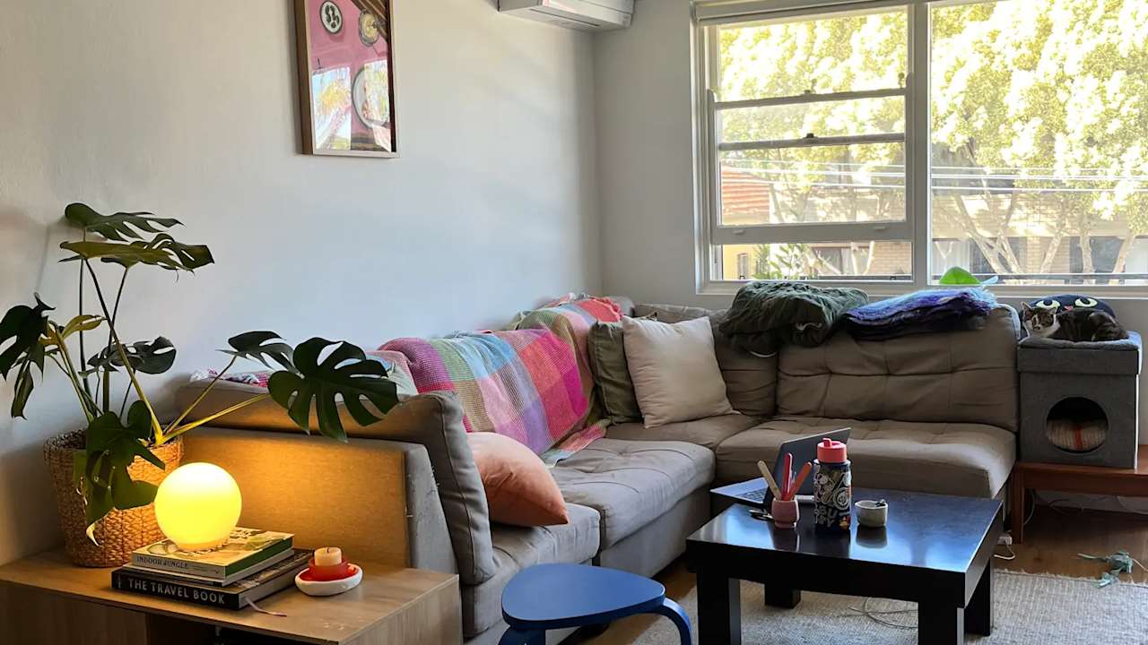 Unfurnished room in a flatshare