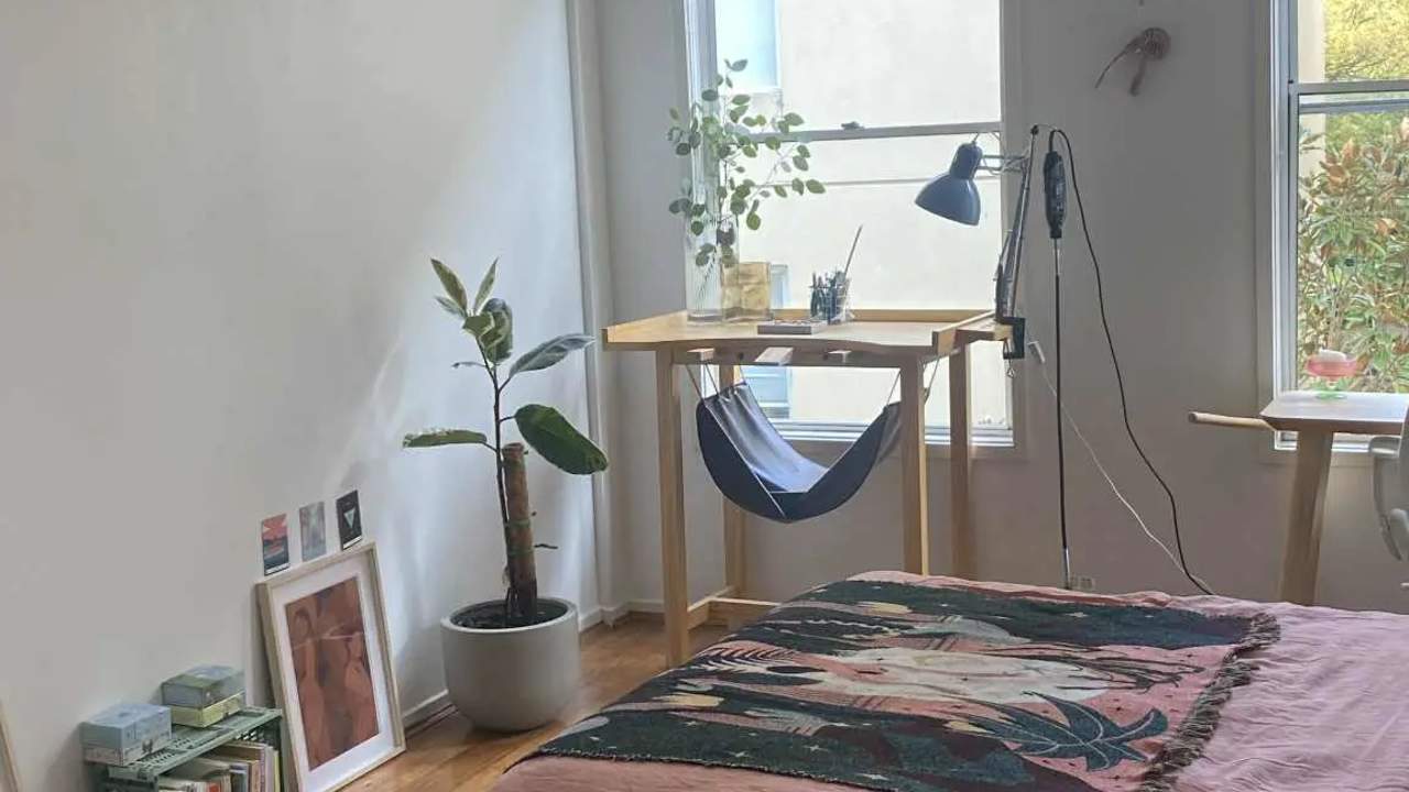 Unfurnished room in a flatshare