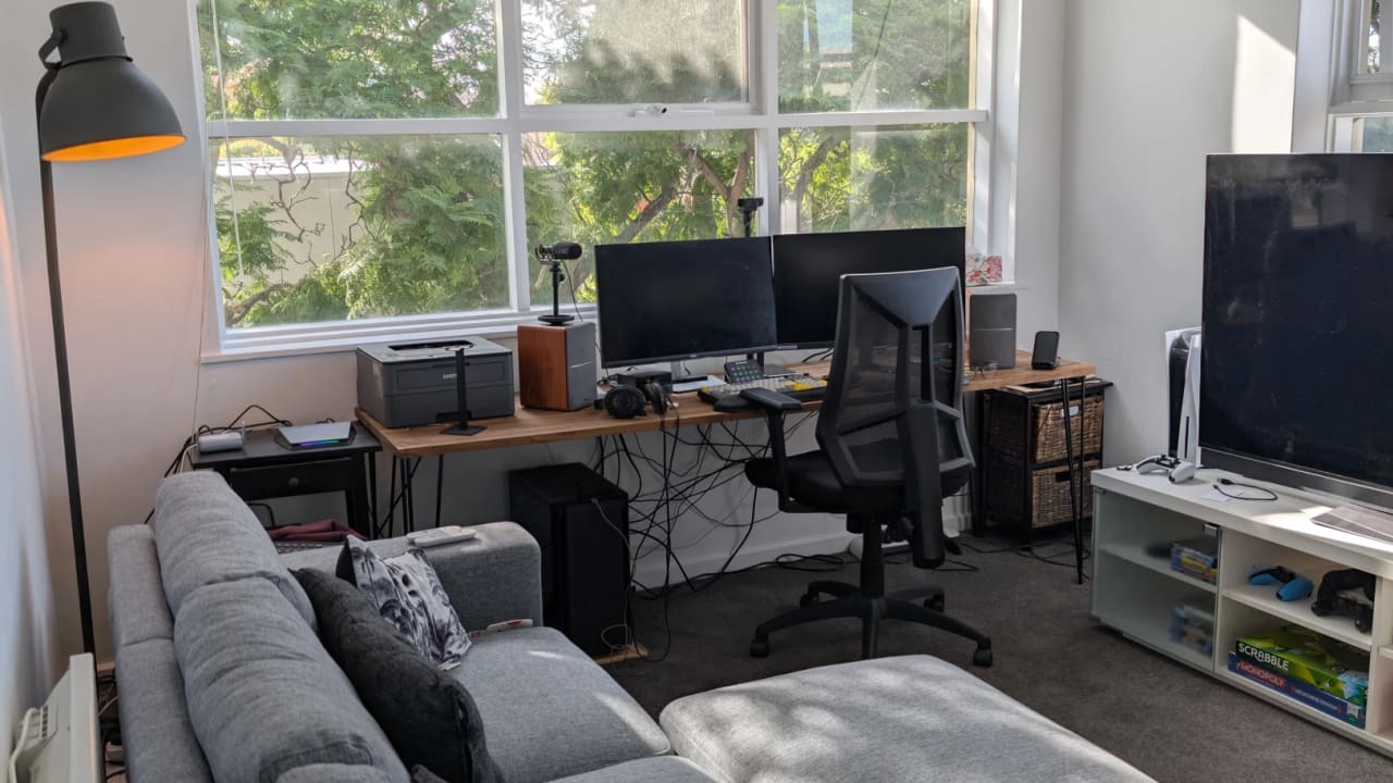 Unfurnished room in a flatshare