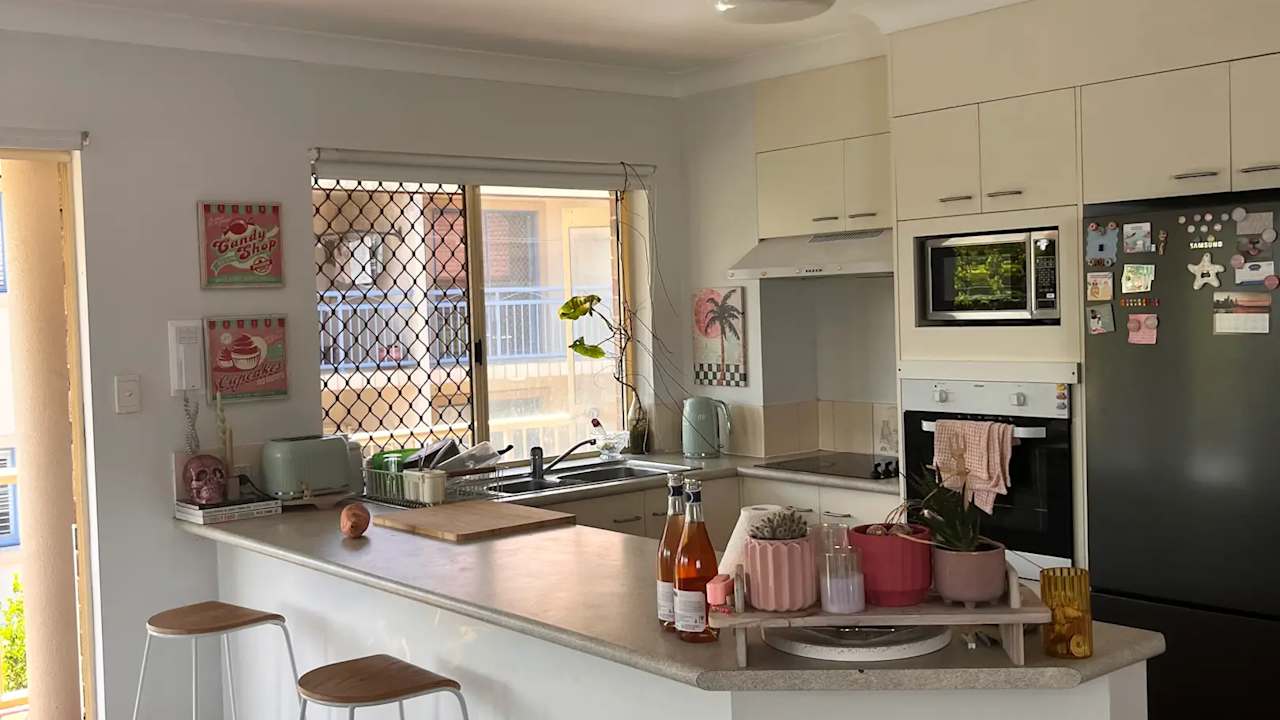 Unfurnished room with ensuite in a flatshare