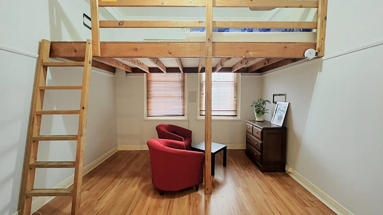 Room in a share house