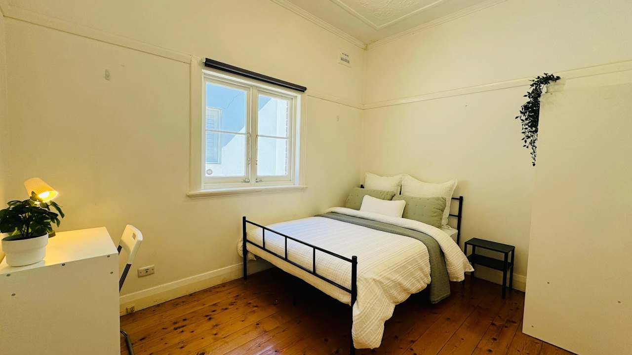 Furnished room in a flatshare