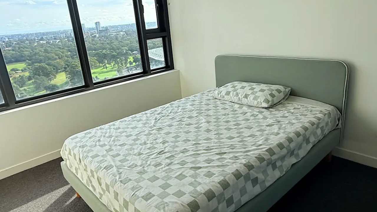 Furnished room with ensuite in a flatshare