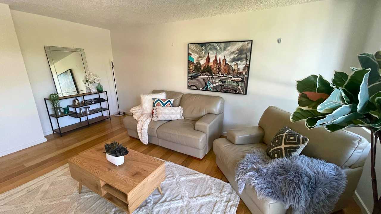 Furnished room in a flatshare
