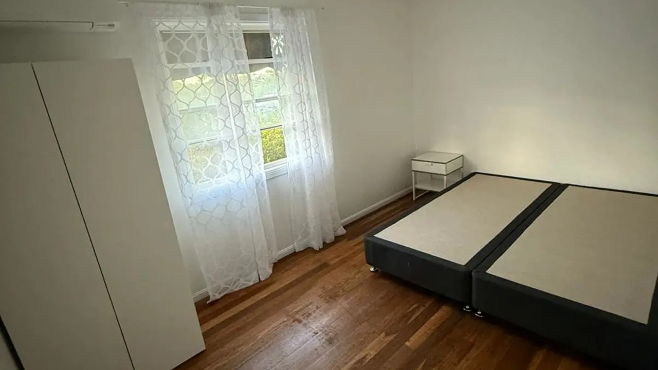 Room in a share house