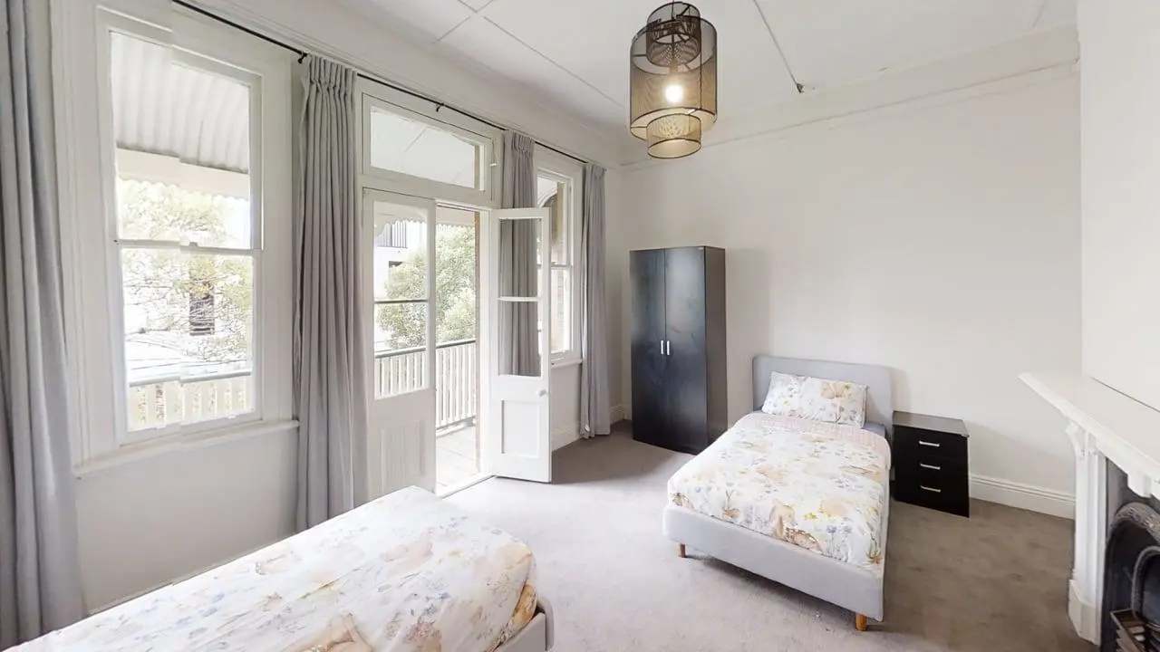 Furnished room in a flatshare