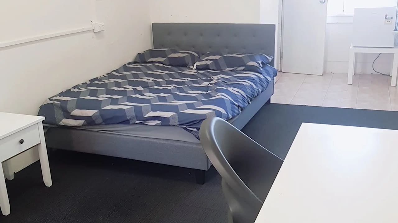 Furnished room in a flatshare