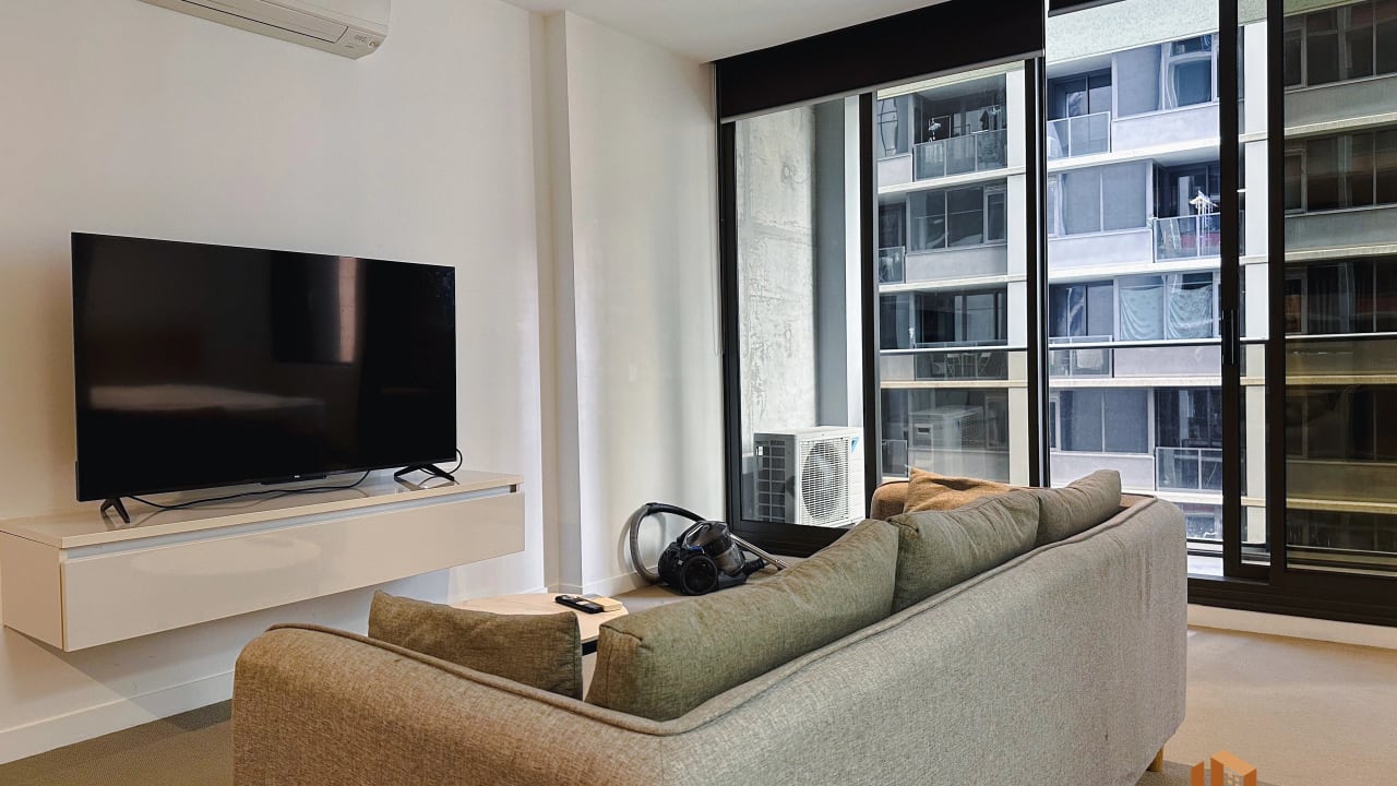 Furnished room in a flatshare