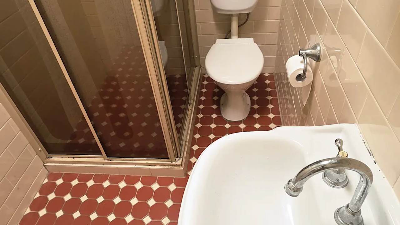 Furnished room in a share house