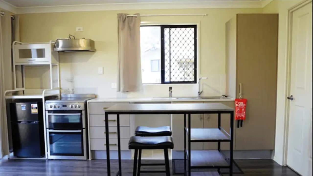 Unfurnished room studio flat for rent