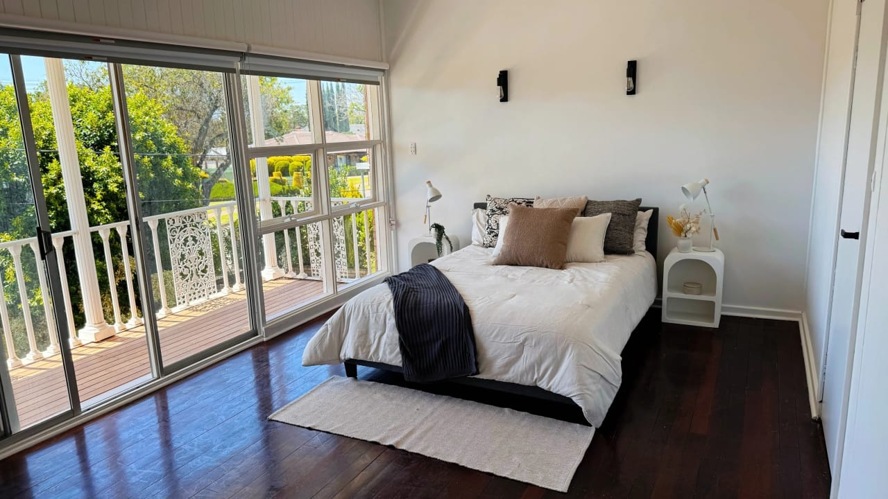 Furnished room in a share house