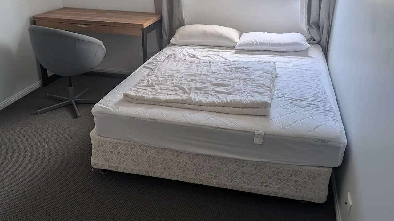 Furnished room with own bathroom