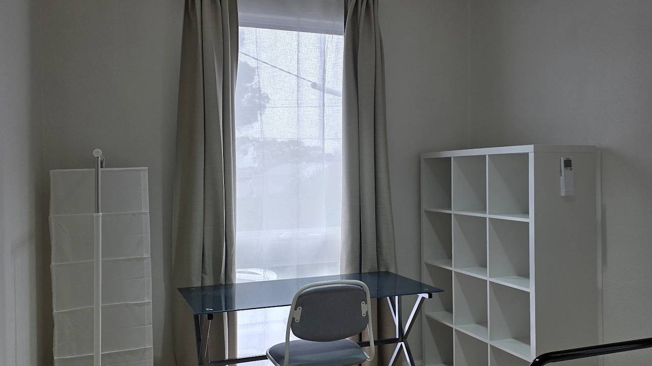 Room in a share house
