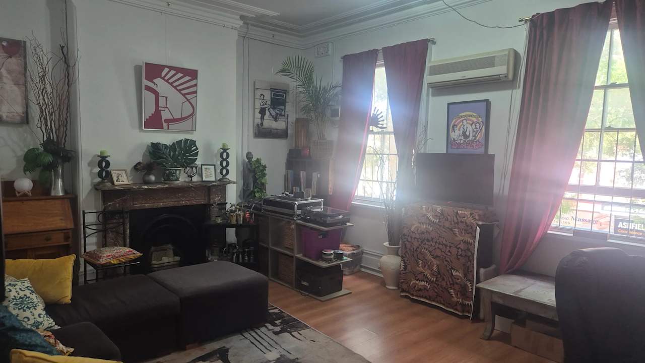 Furnished room in a flatshare