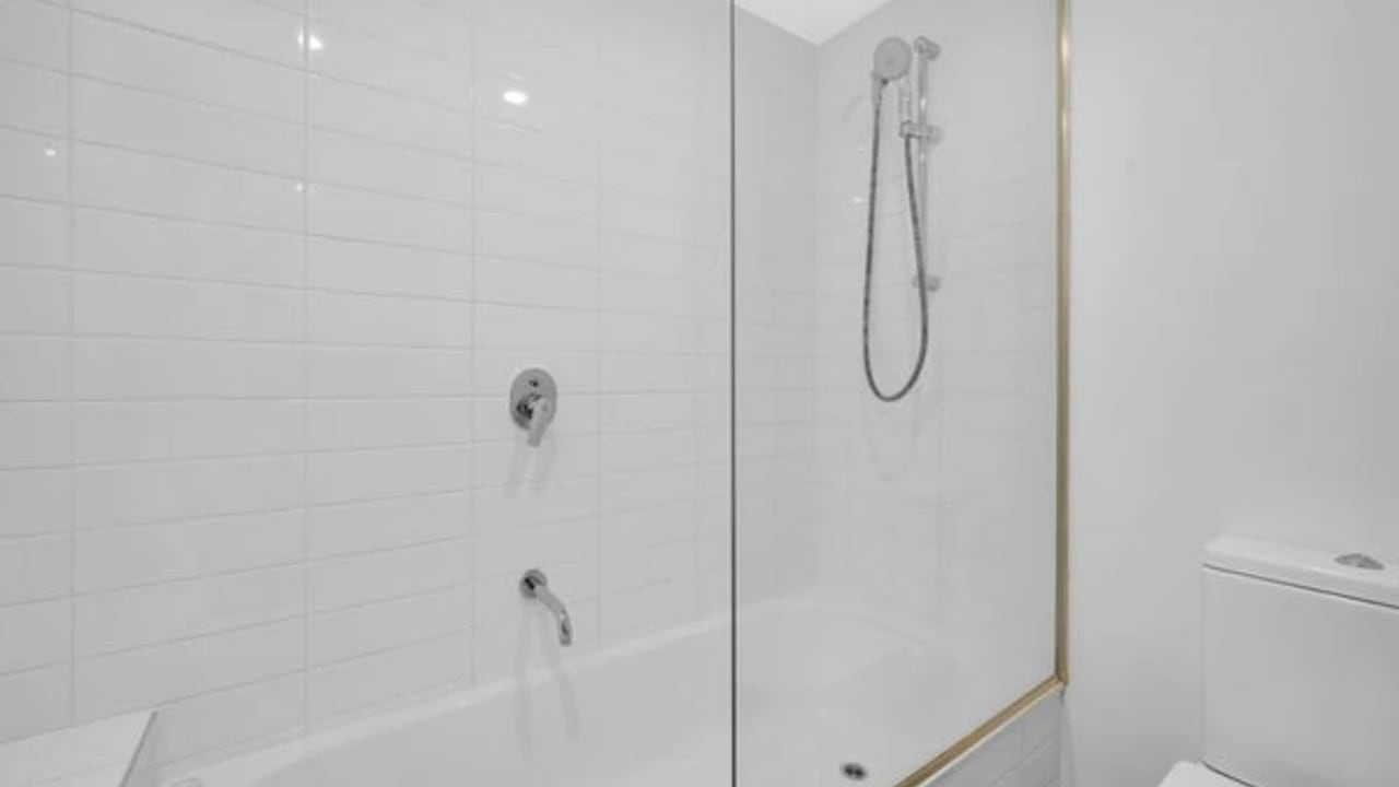 Unfurnished room with own bathroom