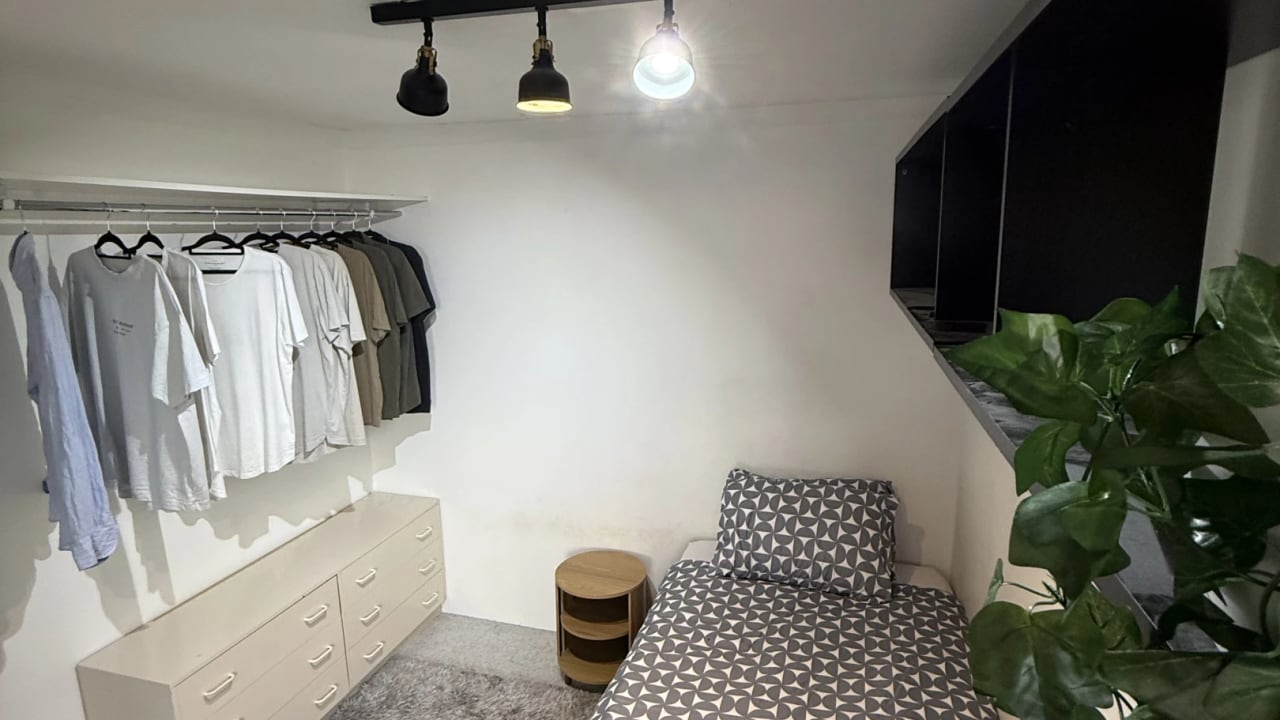 Furnished room in a share house