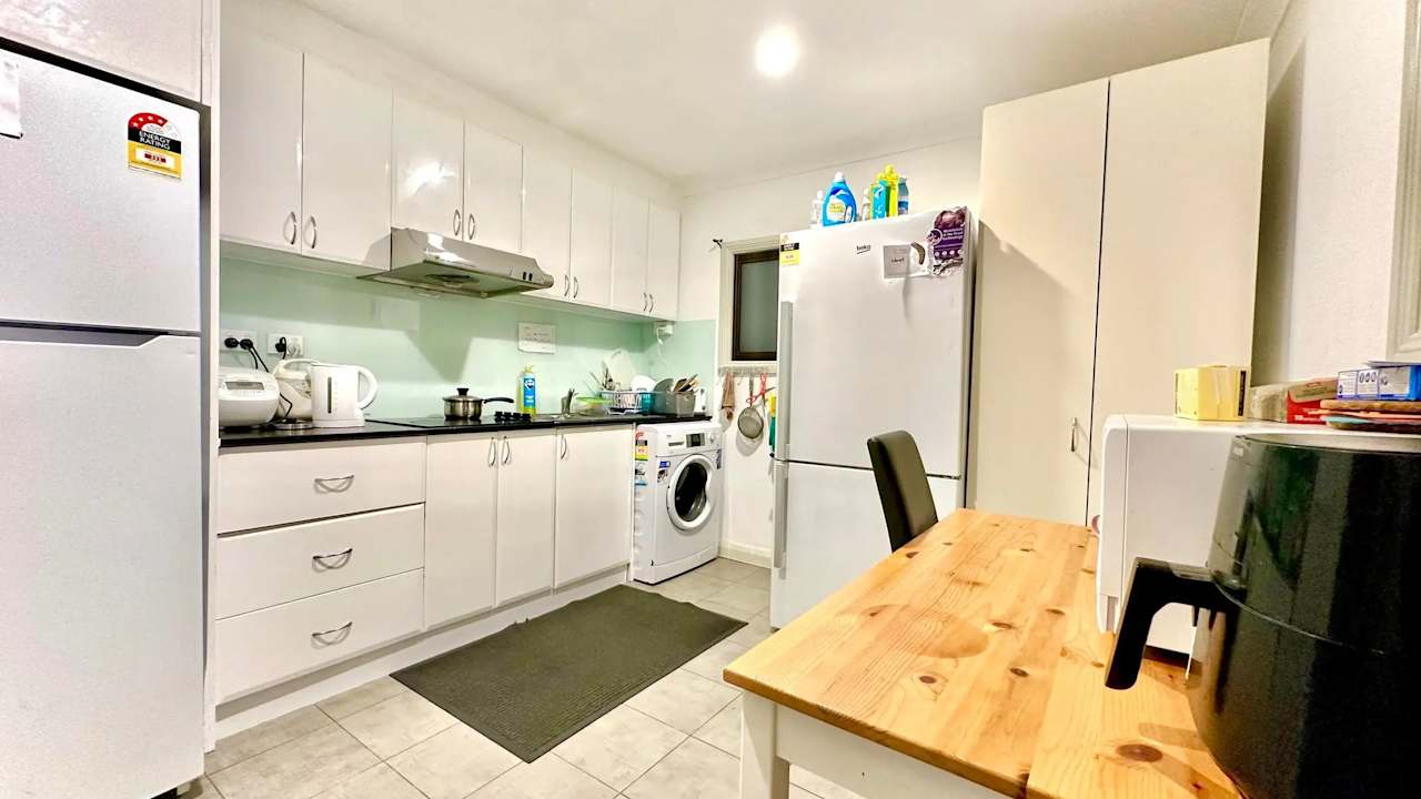 Room in a share house