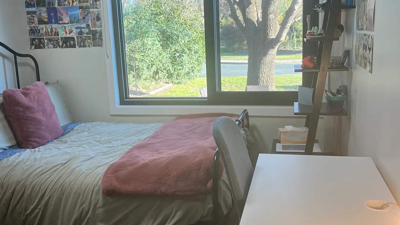 Furnished room in a share house