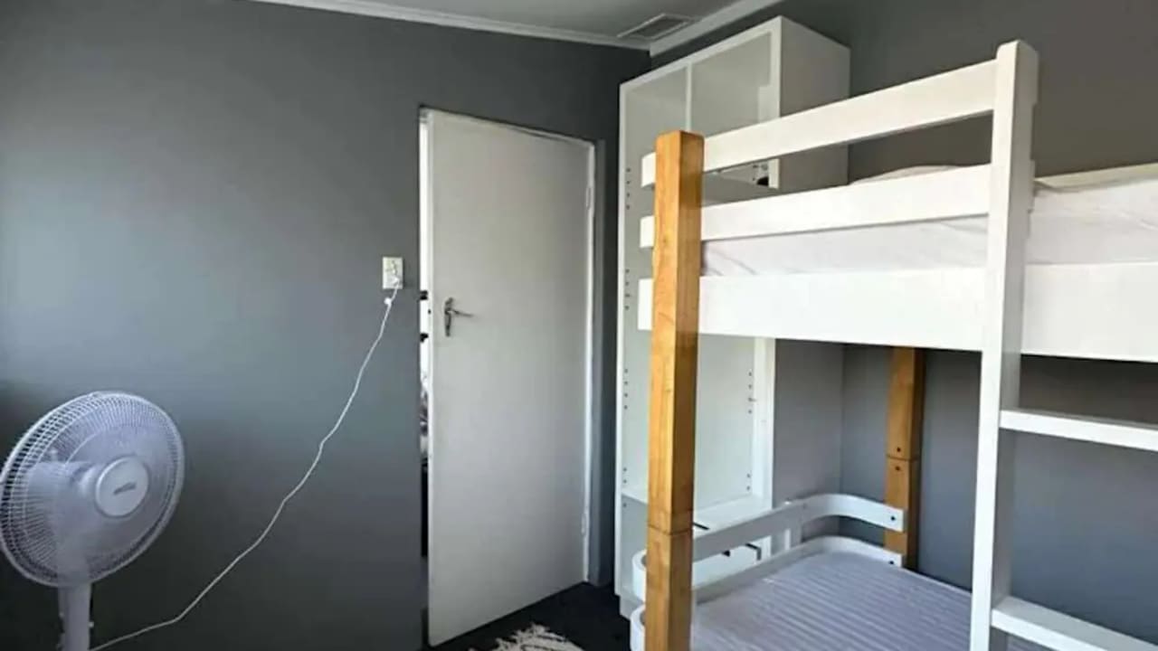 Furnished room in a share house