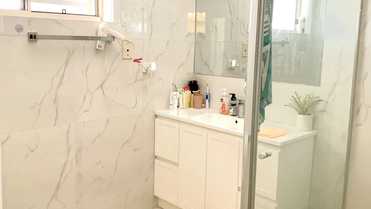 Furnished room in a share house