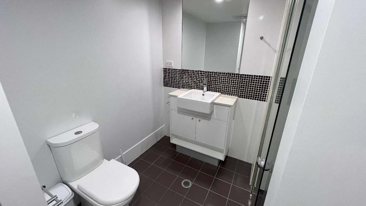 Furnished room with ensuite in a flatshare