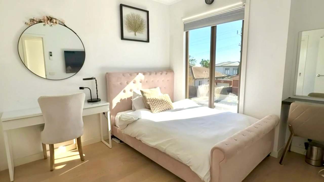 Furnished room in a share house
