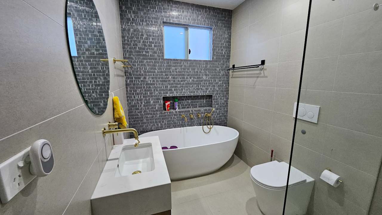 Furnished room in a share house